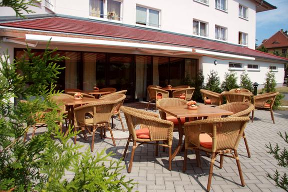 IMG_1359_Radebeul_Aussenansicht_Terrasse_2011